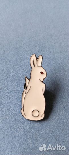 Значок пин кролики