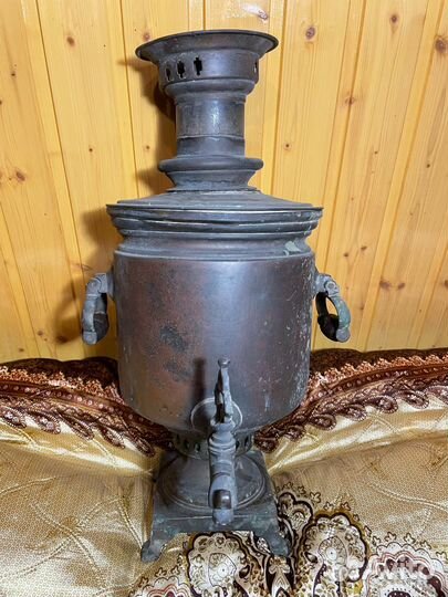 Антикварный самовар и поднос