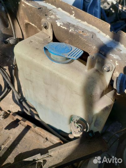 Бачок стеклоомывателя Volkswagen Vento