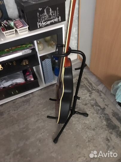 Подставка для гитары