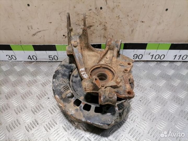 Кулак задний правый Audi Q7 2005 2015