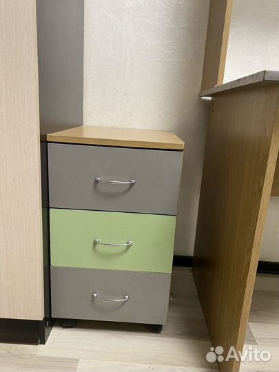 Рабочий стол с тумбой