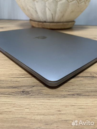 MacBook Pro 13 2017 i5 8gb 256gb touch bar