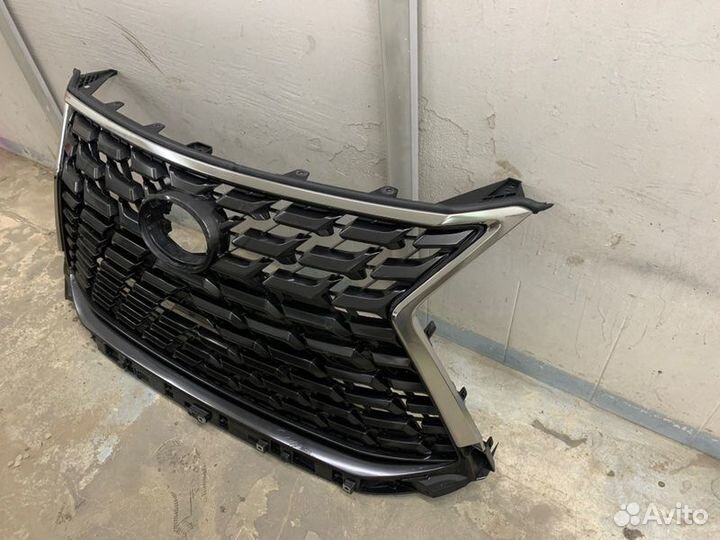 Решетка радиатора Lexus Lx570