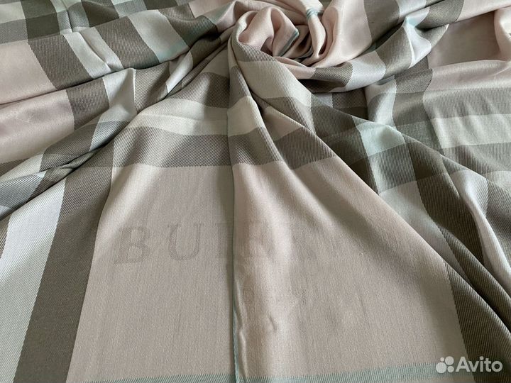 Платок Burberry женский