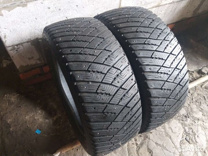 Goodyear Ultragrip Ice Arctic 215/55 R16 97T