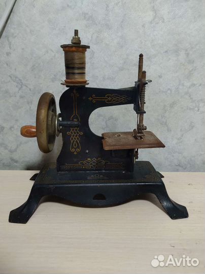 Швейная машинка, высота 19см, середина ххв