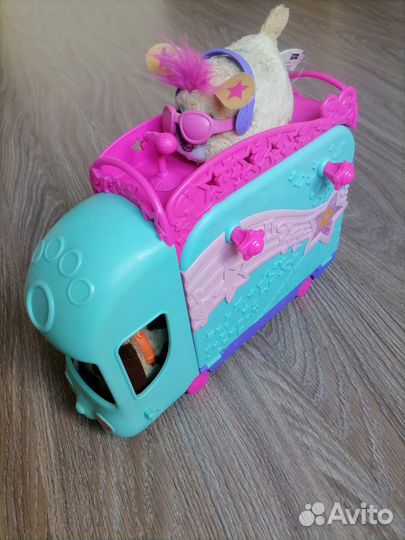 Автобус Furry Frenzies Tour Zoomin Stageсцена