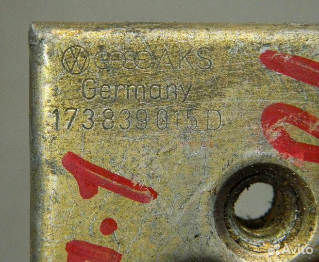 Замок двери задней левой VW Jetta 1