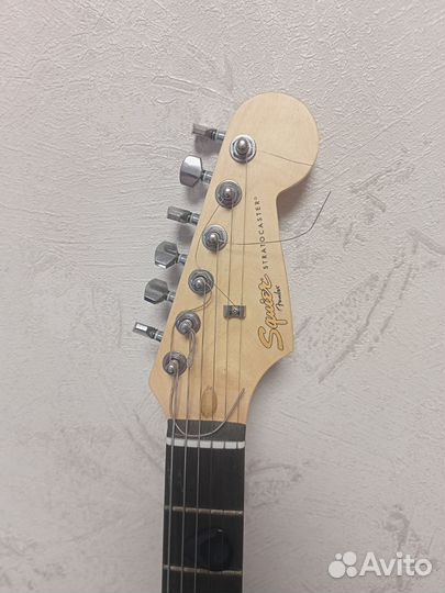 Электрогитара Fender squier strat (обмен на бас)