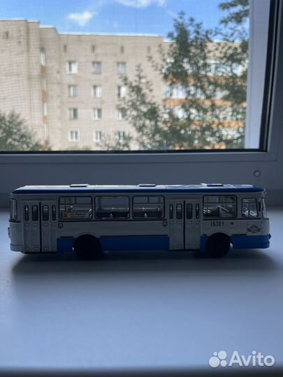 Модель АВТОБУСА лиаз 677 1:43 сова