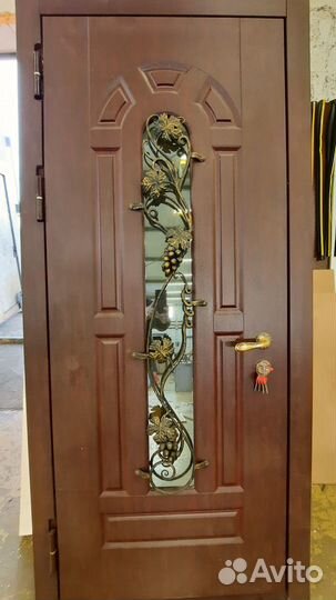 Металлическая дверь с фиолетовым покрытием