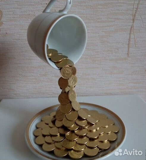 Чаша изобилия изделие из монет