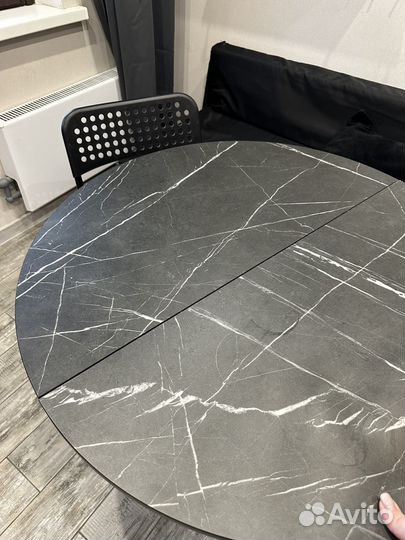 Стол обеденный черный под мрамор б/у 90см