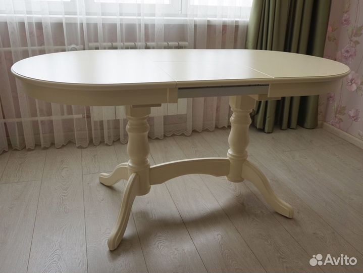 Стол обеденный