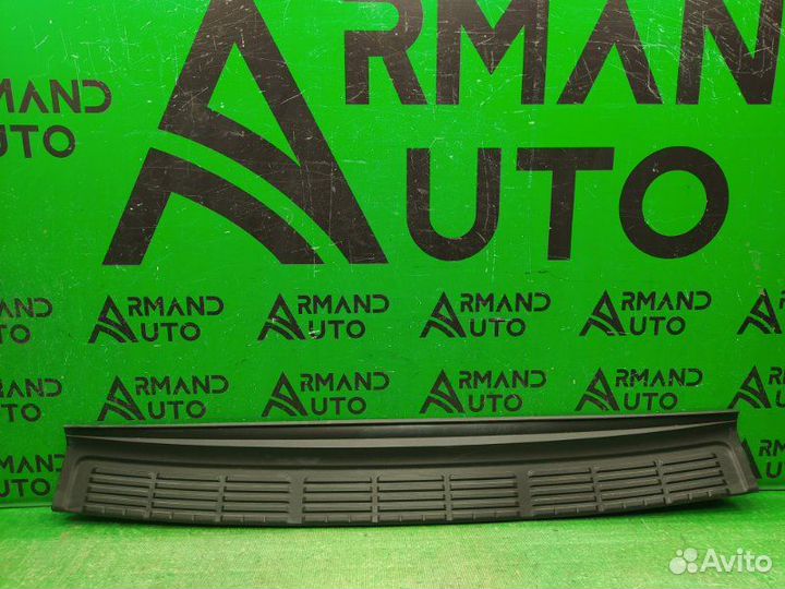 Накладка бампера задняя Toyota Land Cruiser 200