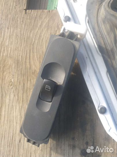 Кнопка стеклоподъемника