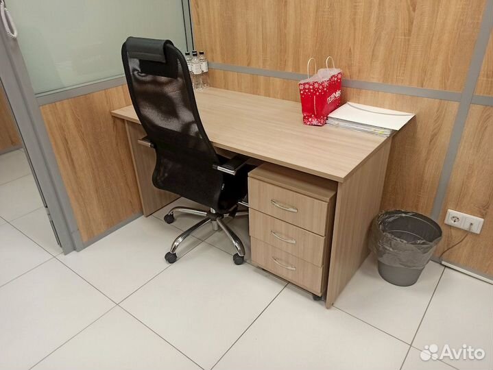 Офисная мебель бу столы тумбы