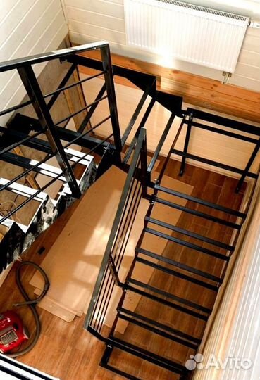 Лестничные перила кованные с монтажем