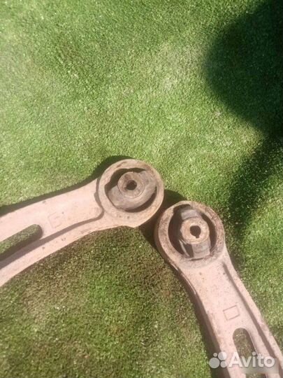 Рычаг передний Renault Laguna