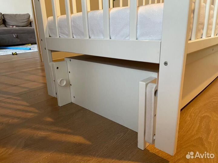 Детская кроватку с маятником