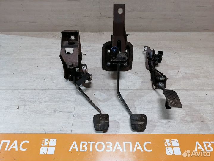 Педаль тормоза сцепления Nissan Classic Классик