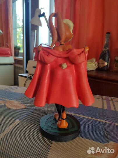 Коллекционная фигурка Лола Банни