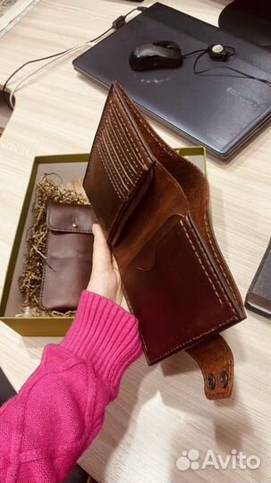 Портмоне и очечник из кожи с гравировкой на заказ