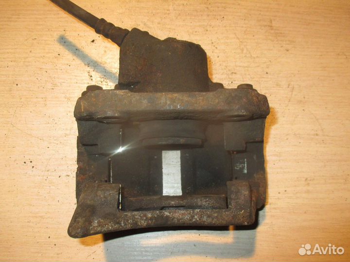 Суппорт передний левый (Renault Logan)