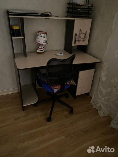 Письменный стол и стул