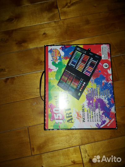 Чемодан с канцелярией