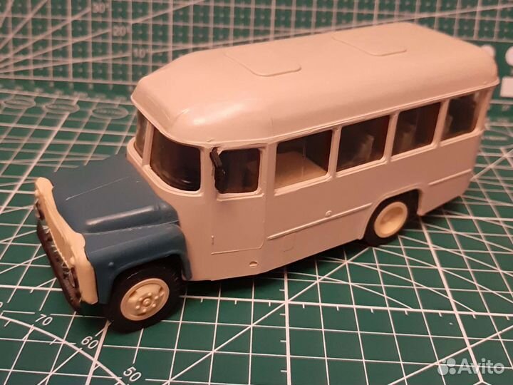 Модель автобуса 1/43 Компаньон