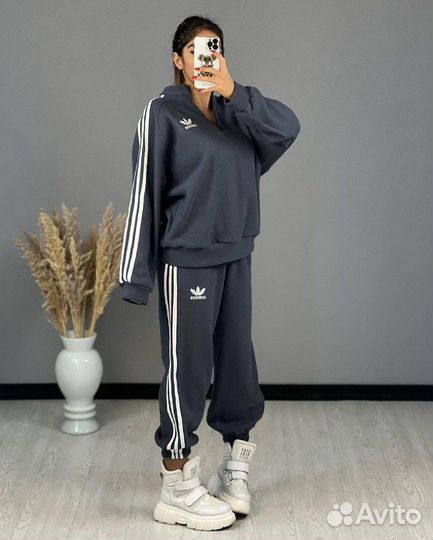 Спортивный костюм adidas