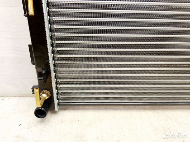 Радиатор охлаждения Hyundai ix35