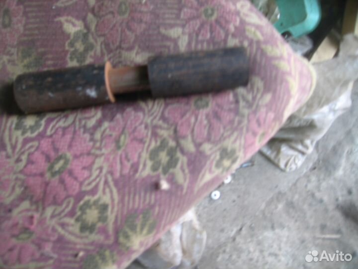 Петли для гаража разные, к отоплению пробки,краны