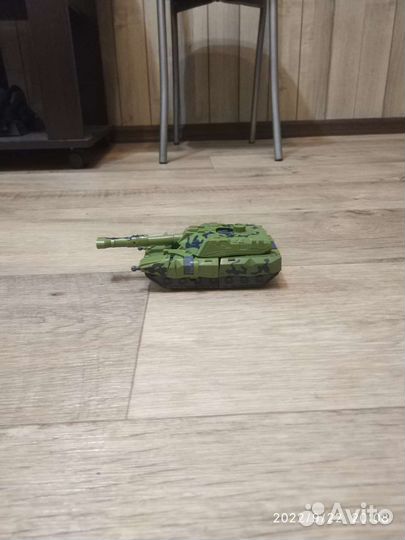 Игрушка робот танк трансформер