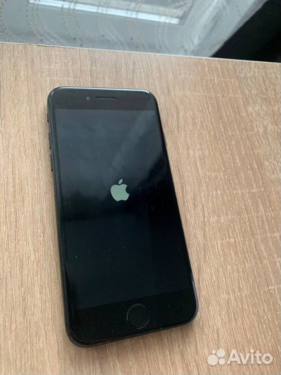 Телефон iPhone 7