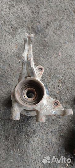 Поворотный кулак передний правый Киа Сид