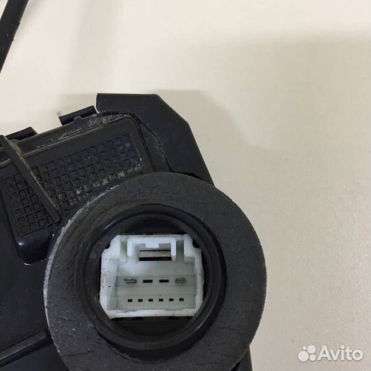 Замок двери передней правой Toyota Auris E150 2006