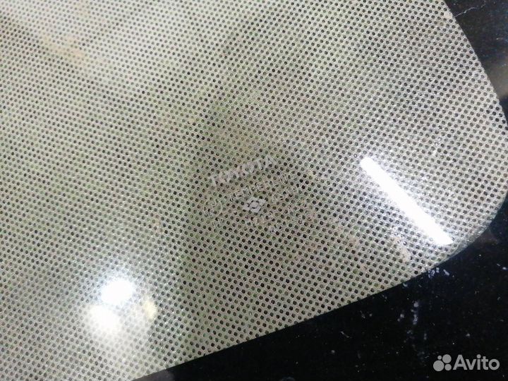 Стекло собачника заднее левое Toyota Town Ace Noah