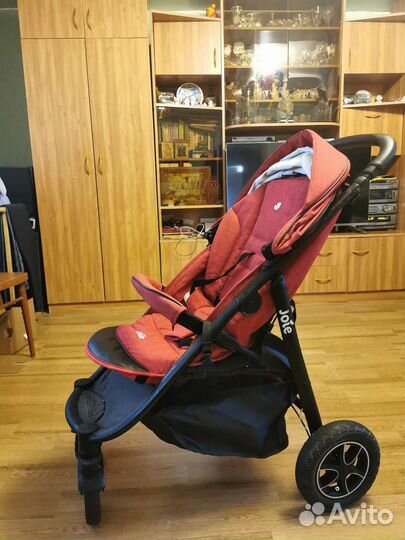 Прогулочная коляска joie mytrax