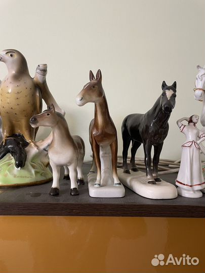 Фарфоровые статуэтки лошади