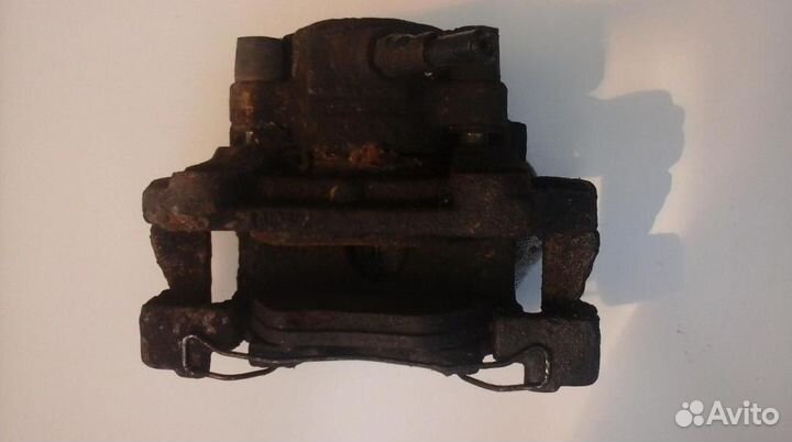 Суппорт передний правый Mercedes-Benz E-Class