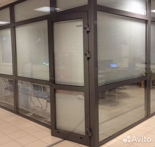 Дверь из алюминия