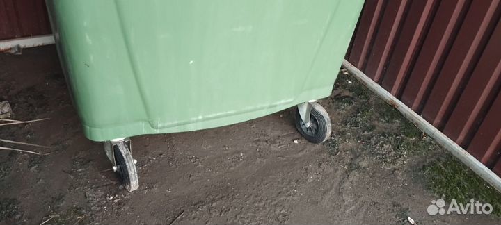 Мусорный контейнер 1100 пластик