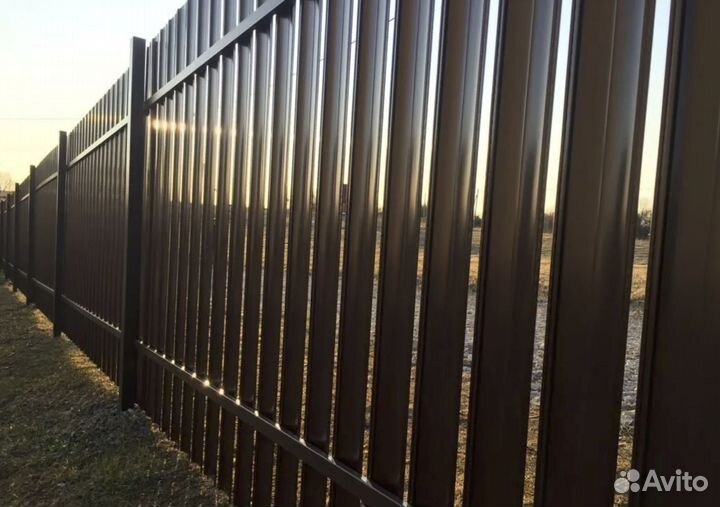 Забор из штакетника