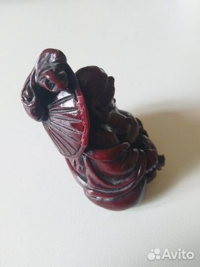 Статуэтка Нэцке Хотей с зонтом полистоун красный