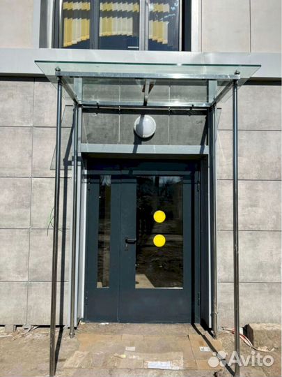 Козырек со стеклом на зажимной профиле