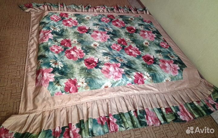 Покрывало и 3 подушечки