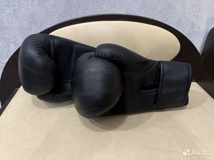 Боксерские перчатки
